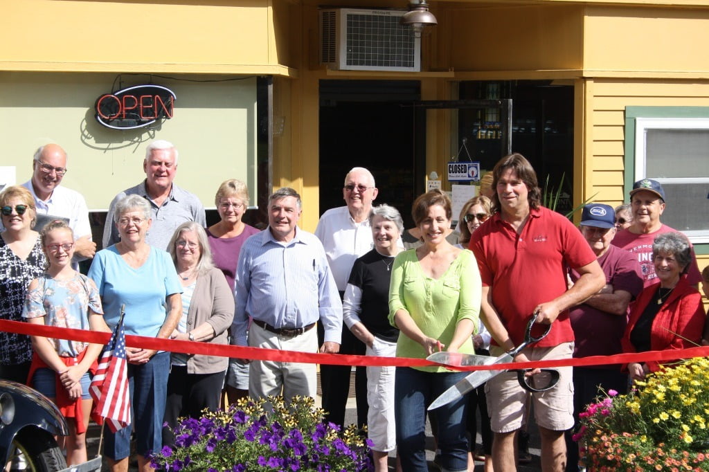 Ribbon cutting at The Market on West Street